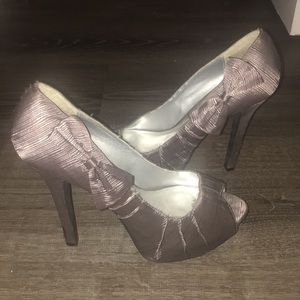 Beautiful silver/grey platform heels with bow